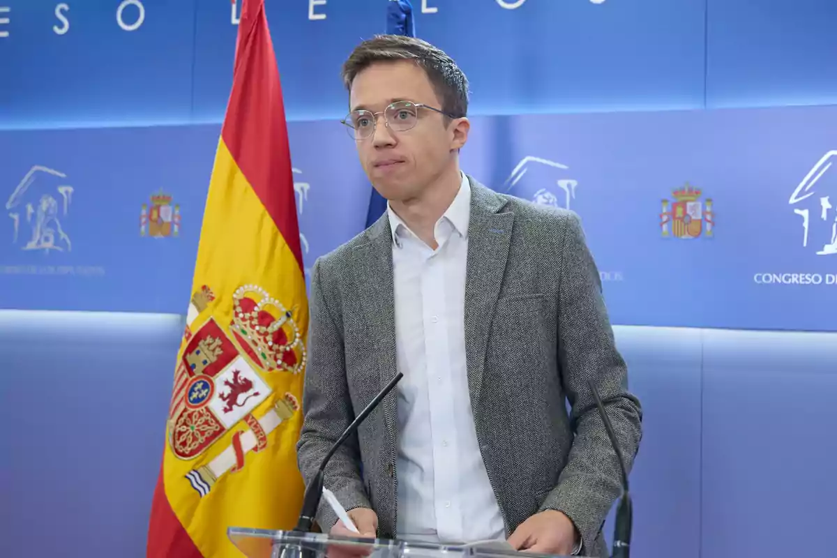 El ex portavoz de Sumar Iñigo Errejón durante una rueda de prensa posterior a la reunión de la Junta de Portavoces