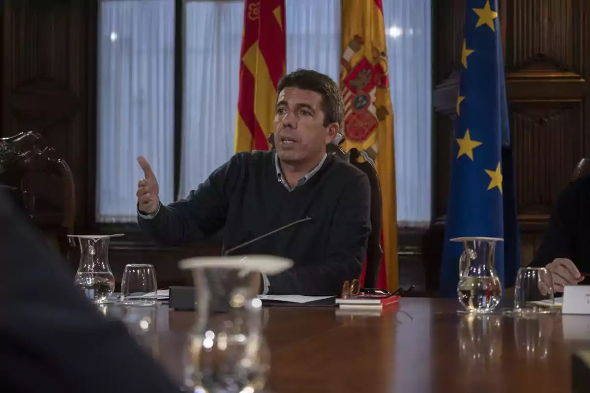 El president de la Generalitat valenciana, Carlos Mazón, durante el pleno extraordinario del Consell de la Generalitat