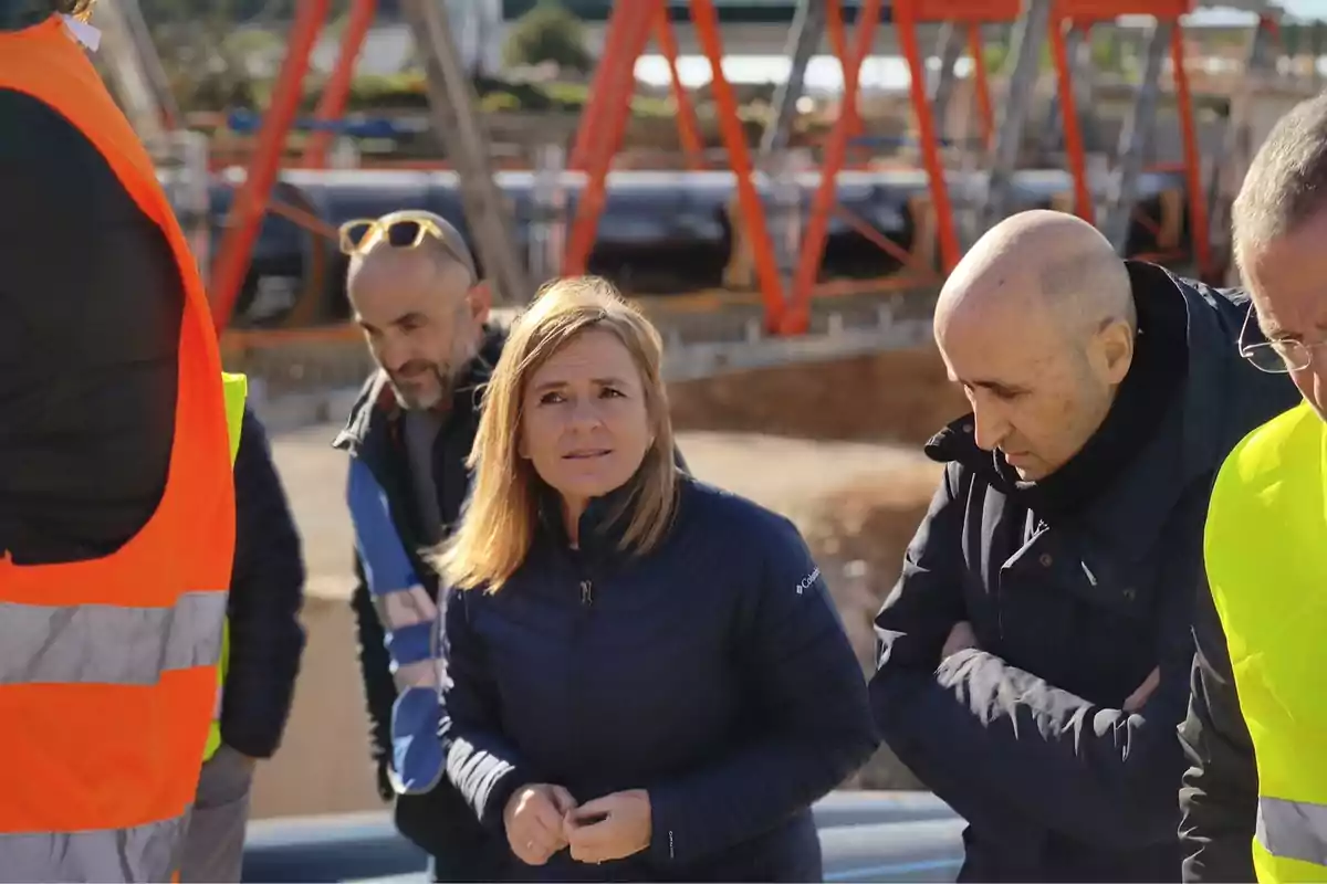 La delegada del Gobierno en la Comunitat Valenciana, Pilar Bernabé, junto al presidente de la Confederación Hidrográfica del Júcar (CHJ), Miguel Ángel Polo