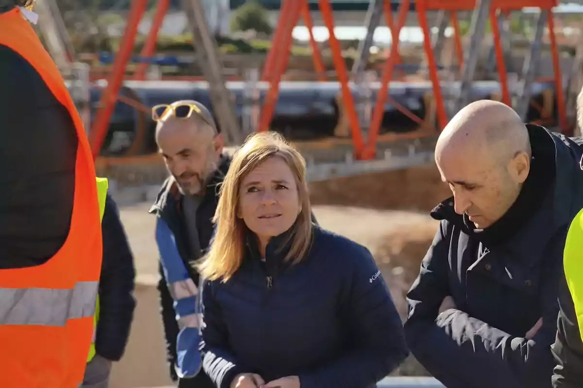 La delegada del Gobierno en la Comunitat Valenciana, Pilar Bernabé, junto al presidente de la Confederación Hidrográfica del Júcar (CHJ), Miguel Ángel Polo