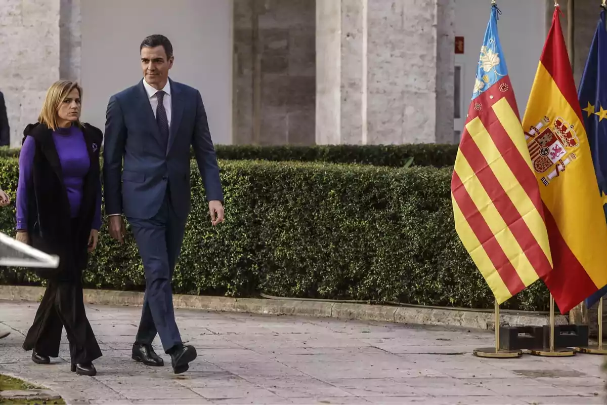 La delegada del Gobierno en Valencia, Pilar Bernabé y el presidente del Gobierno, Pedro Sánchez