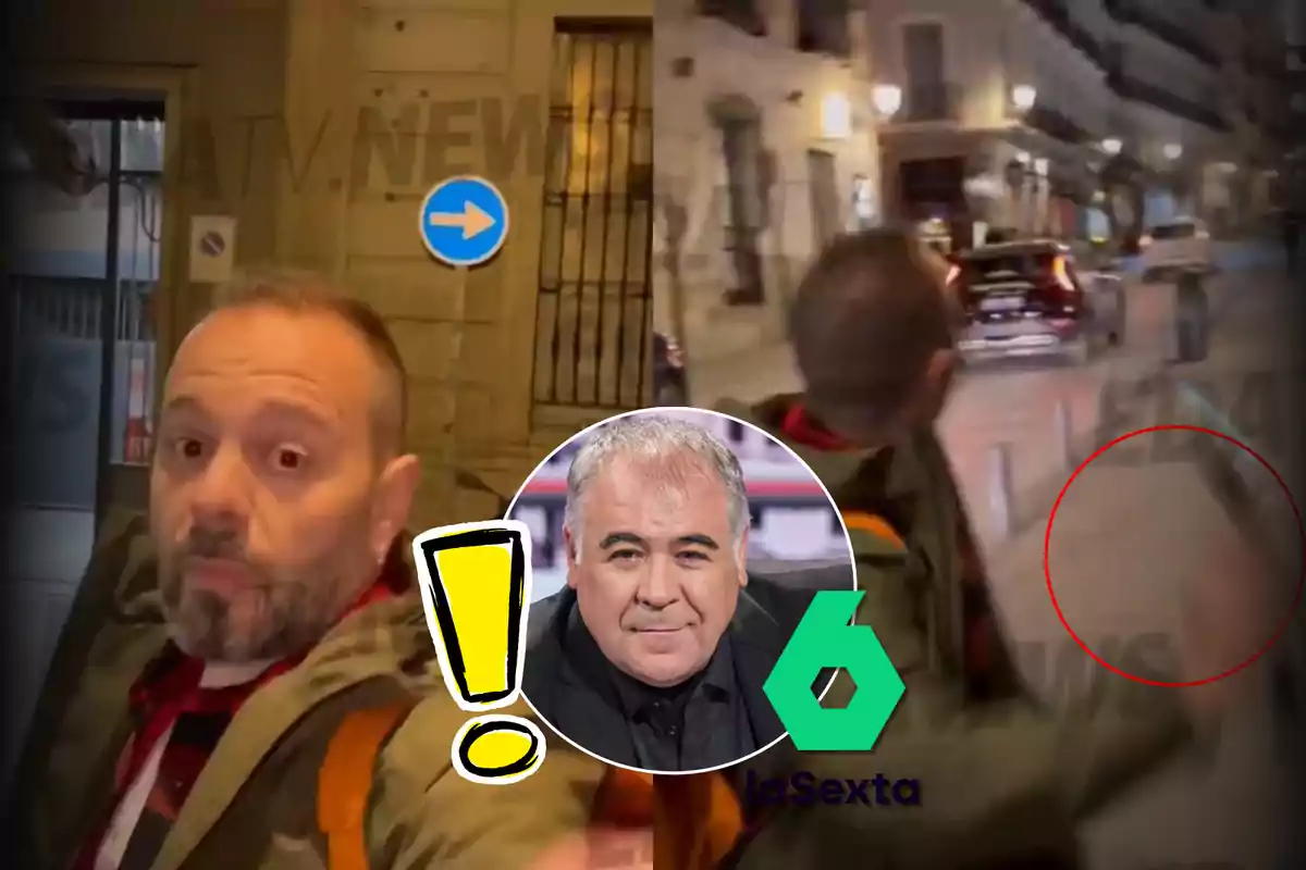 Un hombre con chaqueta verde y mochila naranja camina por una calle de noche con un signo de flecha azul en la pared detrás de él y un gráfico circular con un rostro y el logo de laSexta en la esquina inferior derecha.