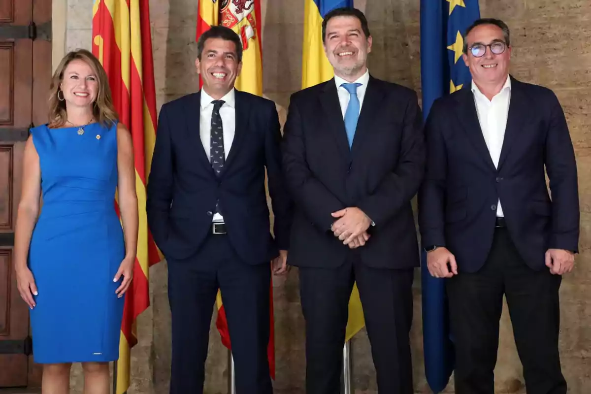 La alcaldesa de Castellón, Begoña Carrasco, junto con el presidente de la Generalitat Valenciana, Carlos Mazón, y el presidente de la Autoridad Portuaria de Castellón, Rubén Ibáñez