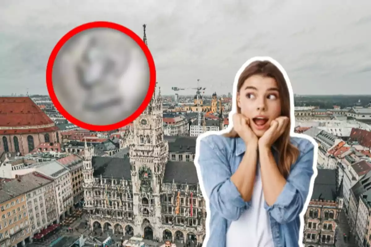 Mujer sorprendida frente a una ciudad europea con un objeto borroso dentro de un círculo rojo en el cielo