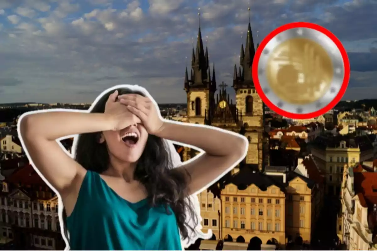 Una mujer con los ojos cubiertos frente a un paisaje urbano con una iglesia de fondo y un objeto circular borroso en la esquina superior derecha.