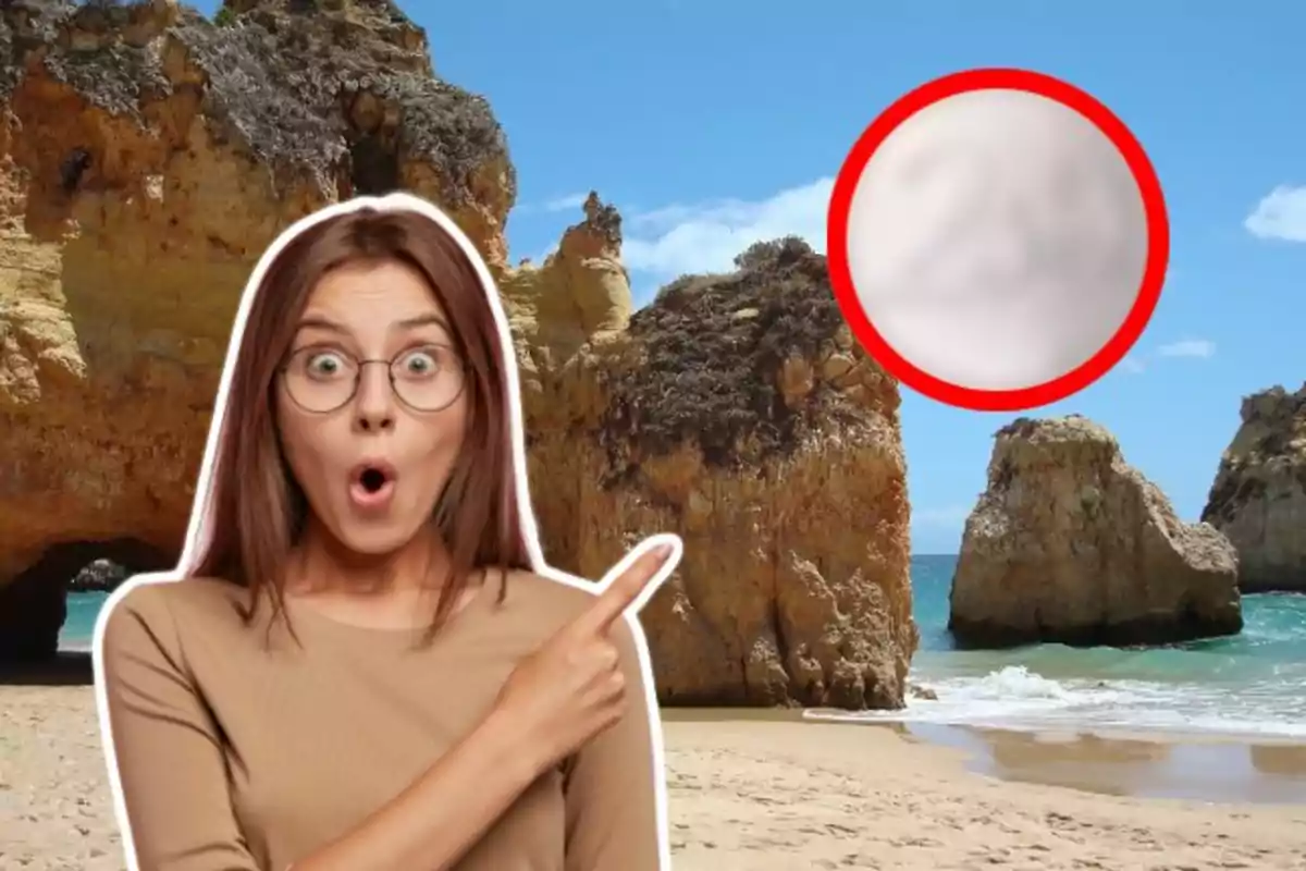 Una mujer con expresión de sorpresa señala hacia un círculo rojo sobre un paisaje de playa con formaciones rocosas.