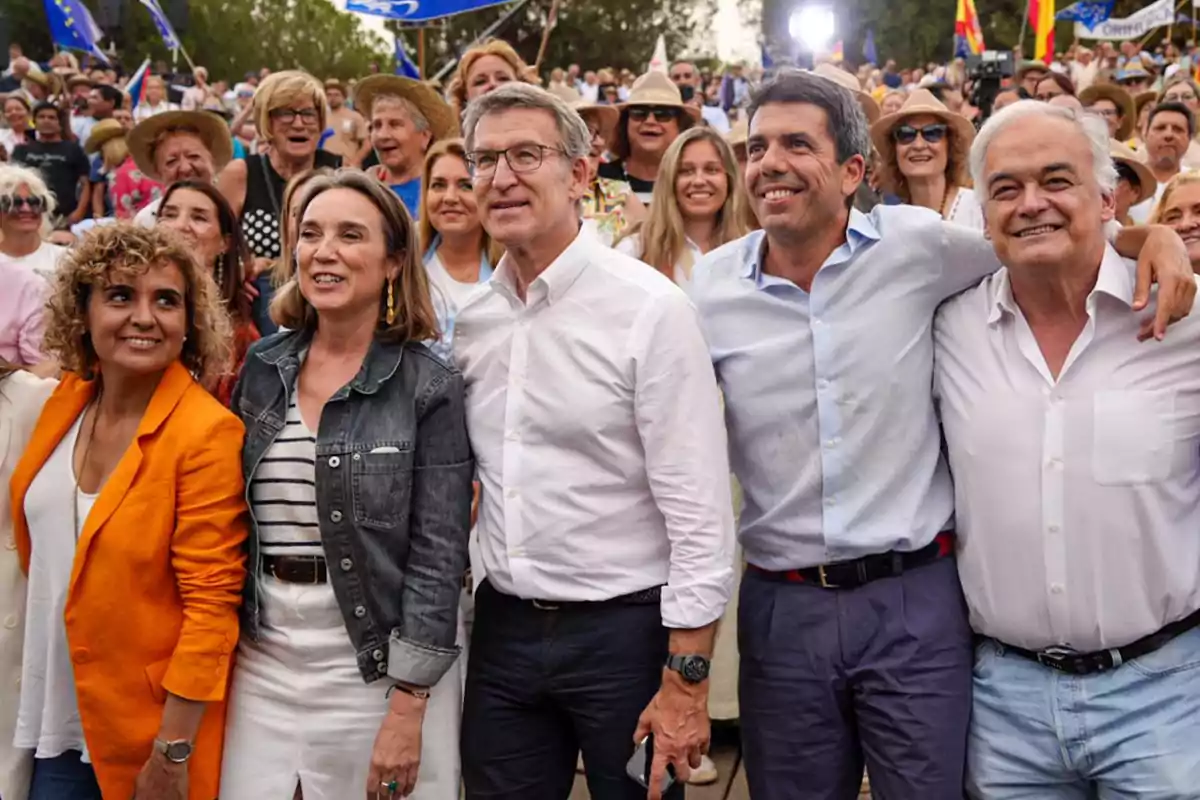 Carlos Mazón junto Alberto Núñez Feijóo y Dolors Montserrat y el candidato al Parlamento Europeo y vicesecretario de Institucional, Esteban González Pons