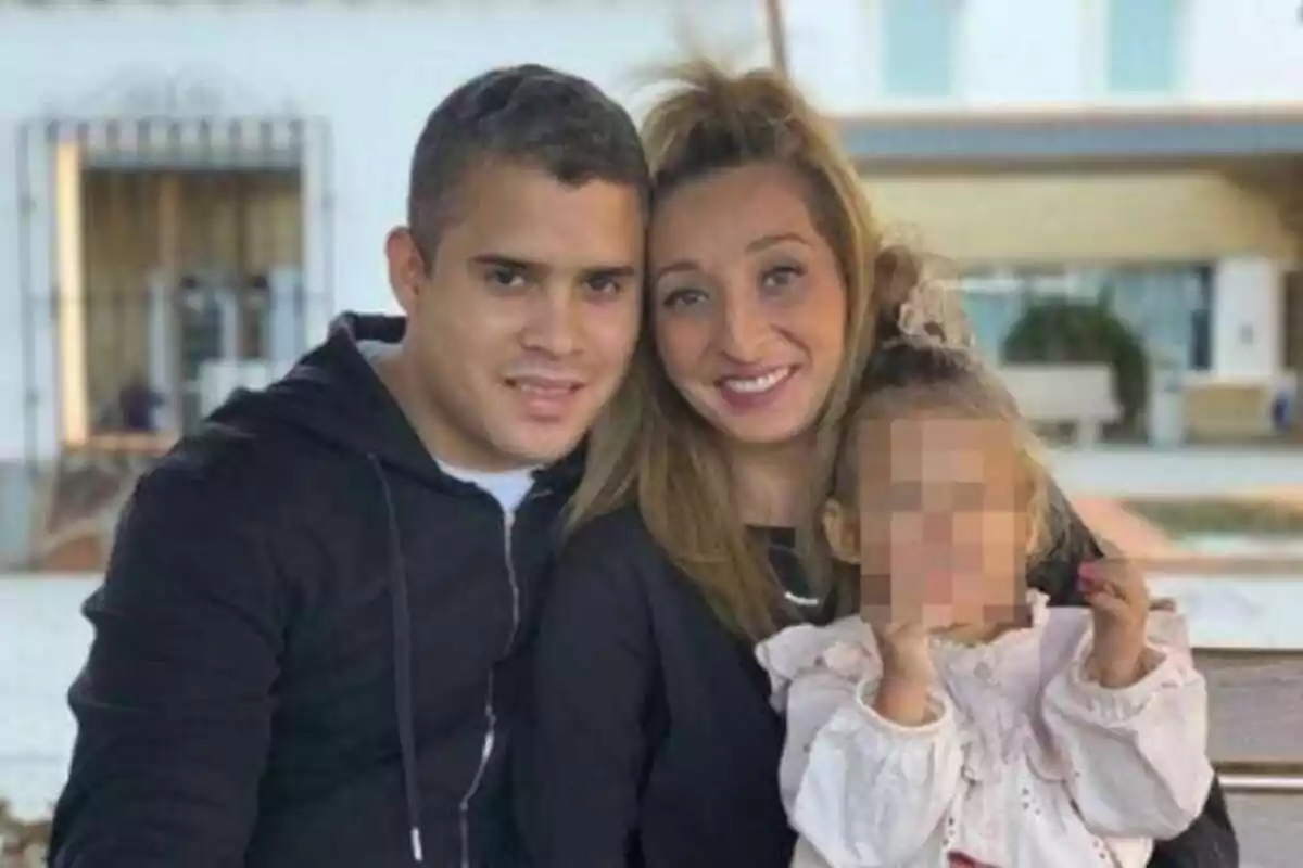 Foto familiar de José Fernando Ortega con Michu y su hija Foto familiar de José Fernando Ortega con Michu y su hija