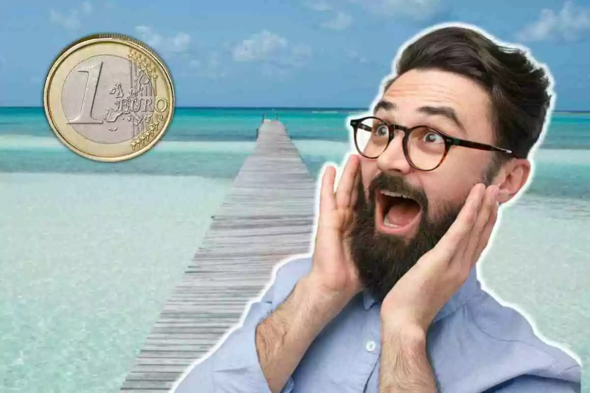 Un hombre con expresión de sorpresa junto a una moneda de un euro sobre un fondo de playa con un muelle.