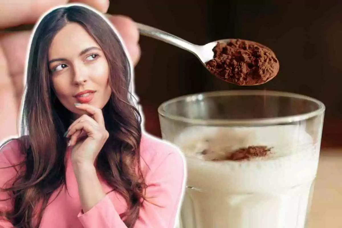 Mujer pensativa junto a un vaso de leche con una cuchara de cacao en polvo.