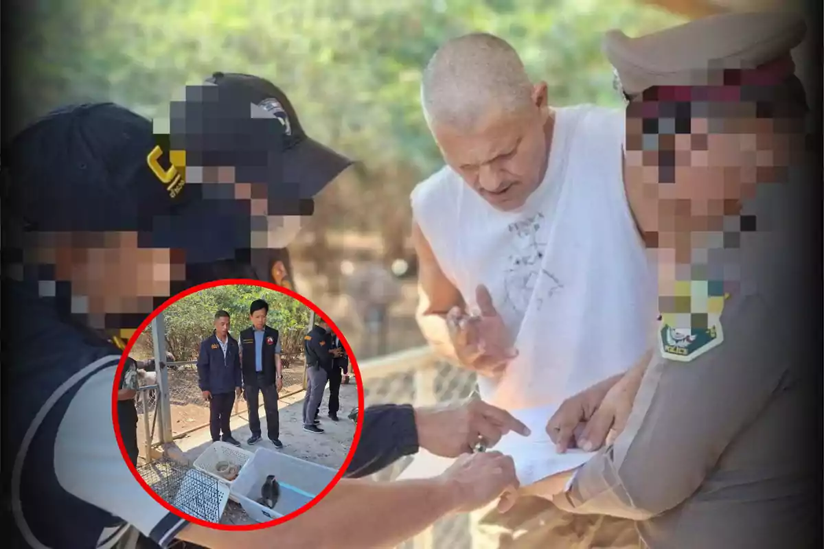 Un hombre con camiseta blanca está rodeado por personas con uniformes, mientras observan un documento; en un recuadro, dos personas de pie junto a una jaula con un animal.