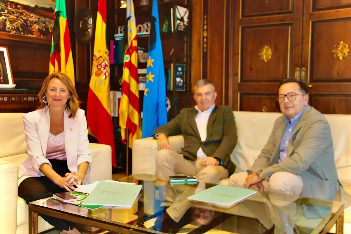 La Alcaldesa, Begoña Carrasco, durante la reunión