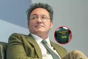 Un hombre con gafas y chaqueta verde aparece en la imagen, con un recuadro que muestra un uniforme de la Guardia Civil con las siglas UCO.