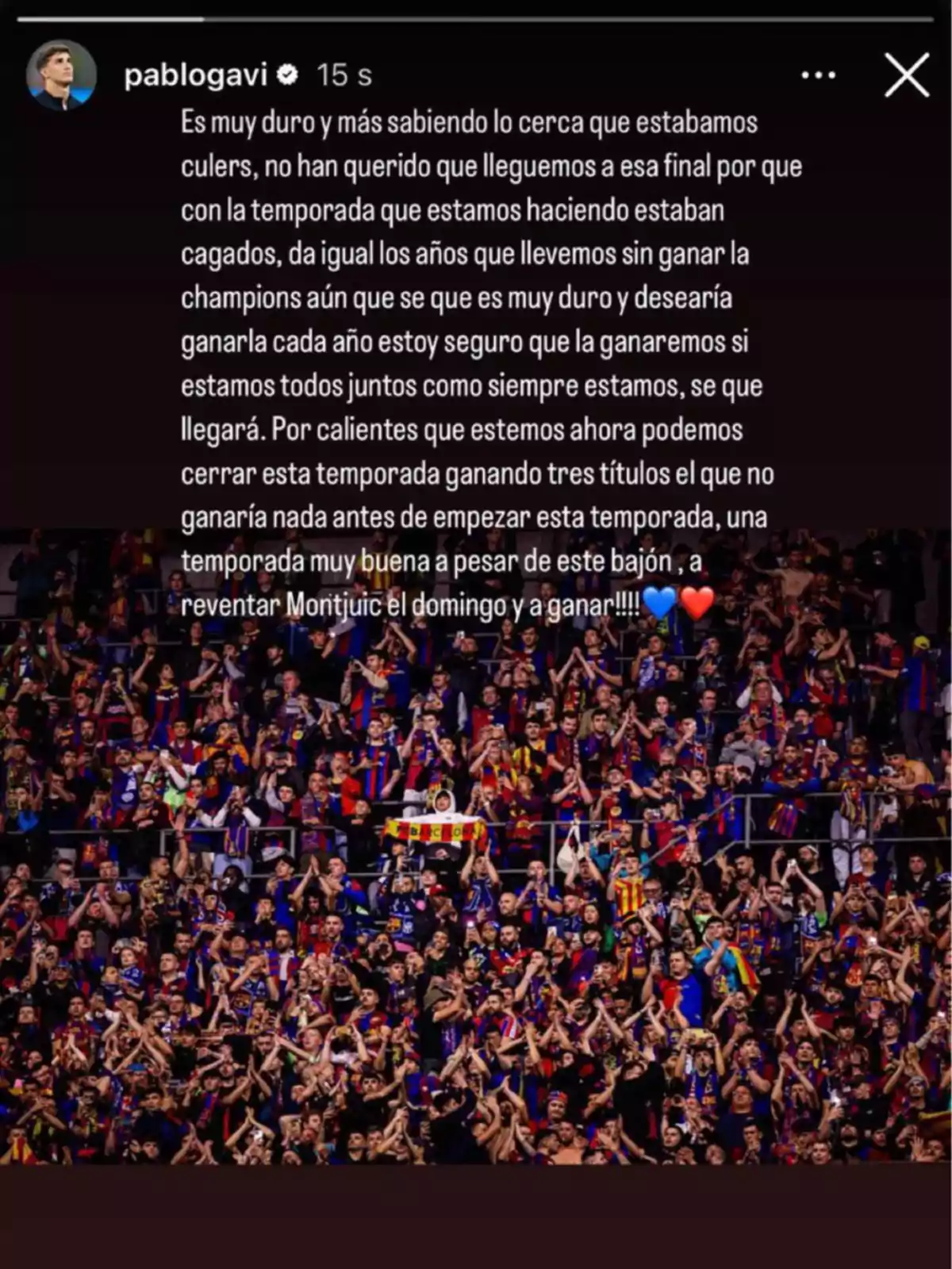 La imagen muestra un mensaje de ánimo y determinación de un jugador hacia los aficionados, expresando la esperanza de ganar títulos a pesar de las dificultades, acompañado de una foto de una multitud de seguidores del equipo, vestidos con los colores del club, animando desde las gradas. La imagen muestra un mensaje de ánimo y determinación de un jugador hacia los aficionados, expresando la esperanza de ganar títulos a pesar de las dificultades, acompañado de una foto de una multitud de seguidores del equipo, vestidos con los colores del club, animando desde las gradas.