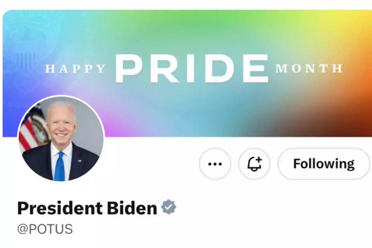 Imagen de perfil de una cuenta de Twitter con el nombre "President Biden" y el usuario "@POTUS", con una imagen de fondo que dice "HAPPY PRIDE MONTH" en un degradado de colores del arcoíris.