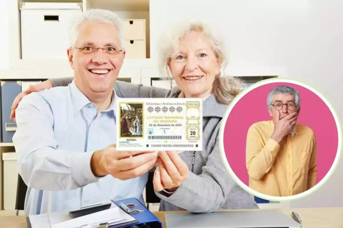 Una pareja mayor sonriente muestra un billete de lotería mientras un hombre mayor con expresión sorprendida aparece en un círculo en la esquina inferior derecha.