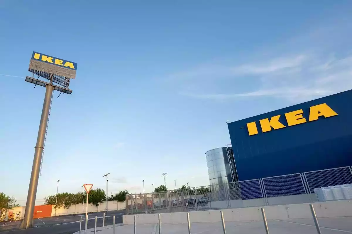 General plan of the Ikea parking lot and entrance General plan of the Ikea parking lot and entrance