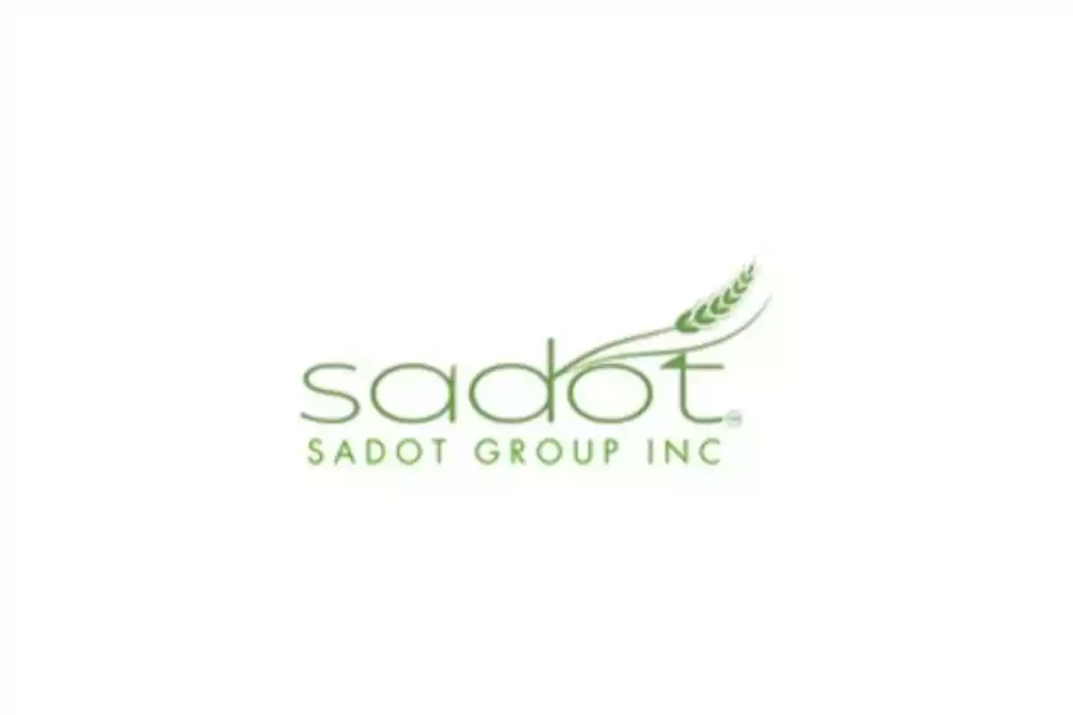 Logotipo de Sadot Group Inc con texto verde y un diseño de espiga de trigo.