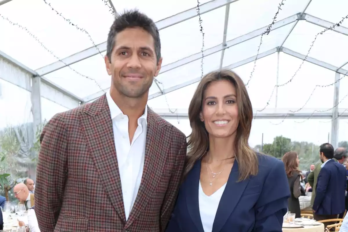 Ana Boyer y Fernando Verdasco con rostros sonrientes Ana Boyer y Fernando Verdasco con rostros sonrientes