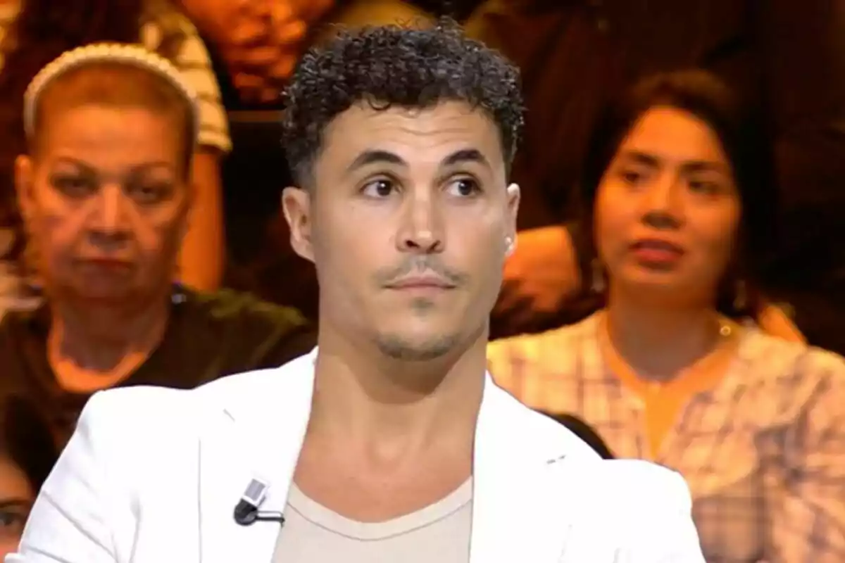 Captura del programa 'Supervivientes' con el rostro serio de Kiko Jiménez