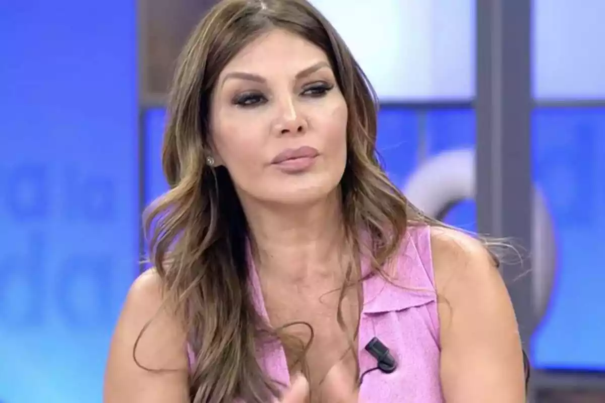 Imagen de Ivonne Reyes con rostro enfadado en 'Viva la vida' en abril de 2022 Imagen de Ivonne Reyes con rostro enfadado en 'Viva la vida' en abril de 2022