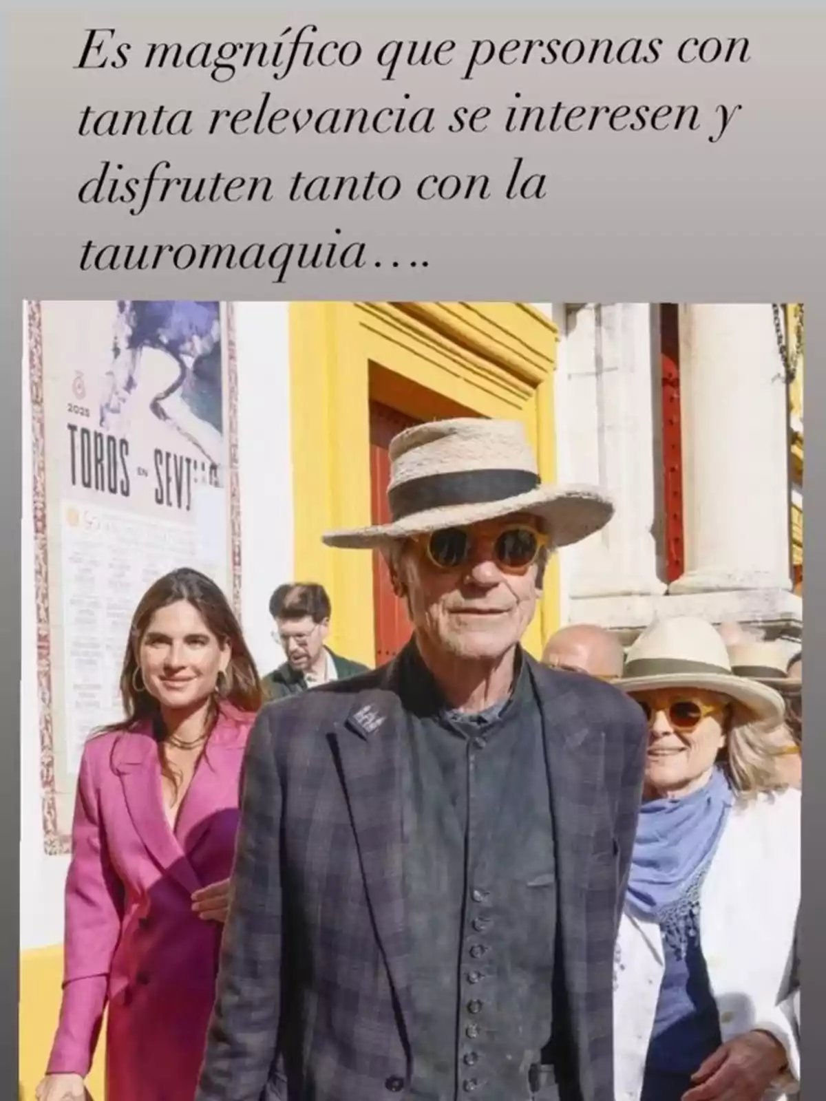Personas de gran relevancia disfrutan de la tauromaquia en un evento especial. Personas de gran relevancia disfrutan de la tauromaquia en un evento especial.