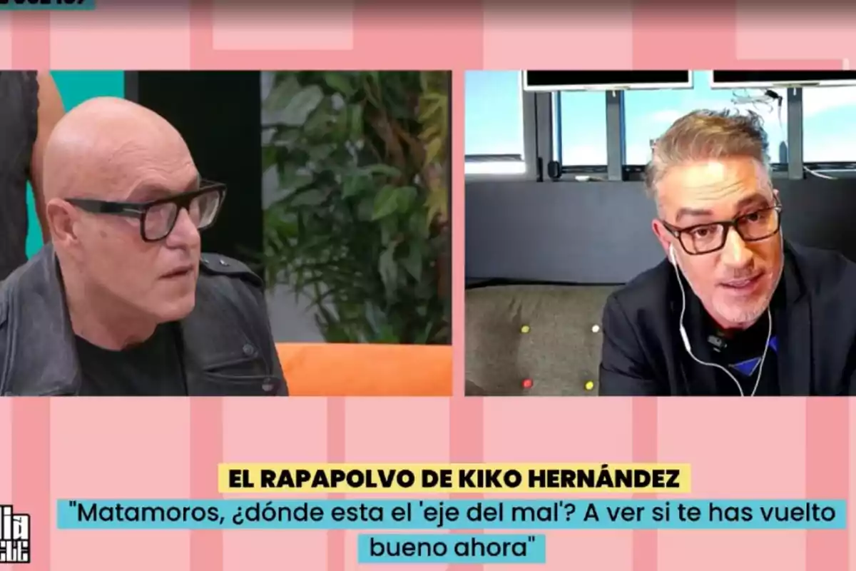 Kiko Hernández y Kiko Matamoros conversan en una videollamada, Matamoros lleva gafas y una chaqueta de cuero, mientras que Hernández también lleva gafas y auriculares, el texto en la parte inferior menciona un comentario sobre el Kiko Hernández y Kiko Matamoros conversan en una videollamada, Matamoros lleva gafas y una chaqueta de cuero, mientras que Hernández también lleva gafas y auriculares, el texto en la parte inferior menciona un comentario sobre el