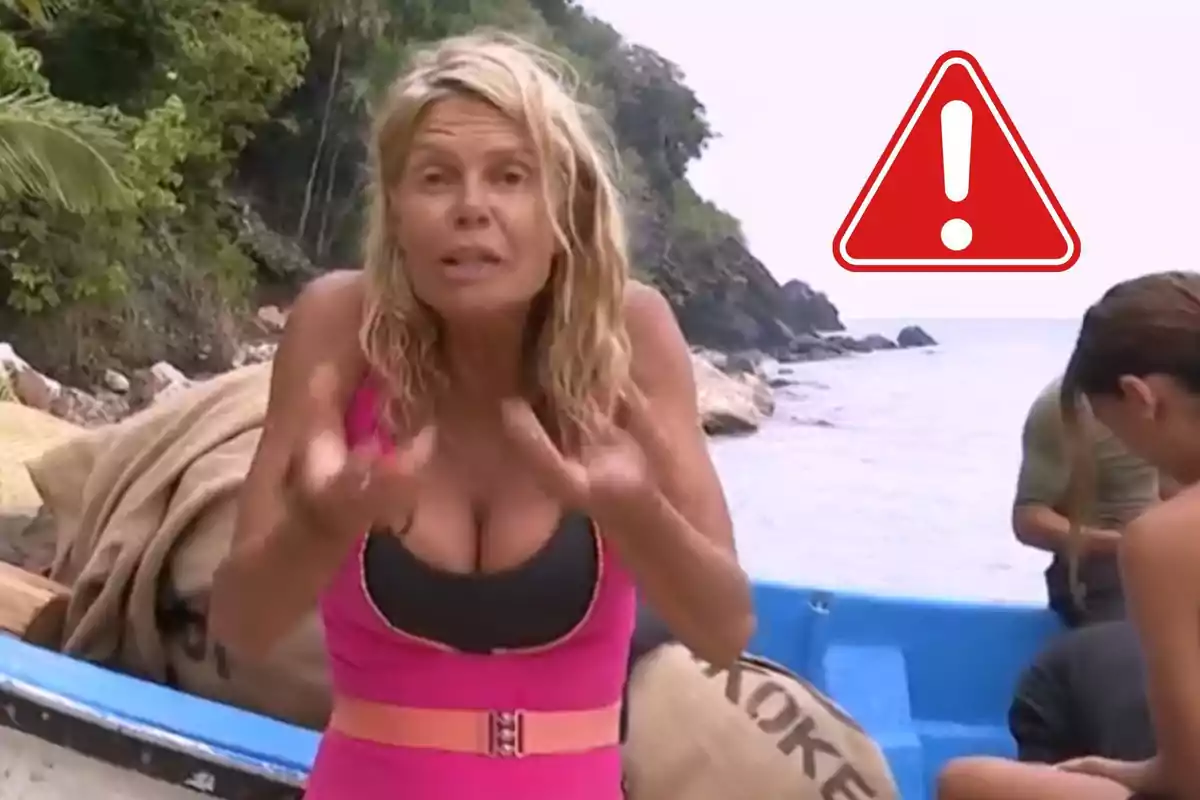 Makoke rubia con expresión preocupada en la playa junto a un bote azul y un símbolo de advertencia rojo en el fondo