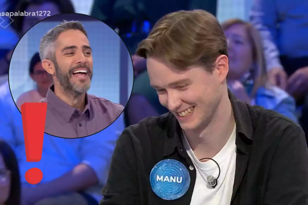 Manu sonríe mientras participa en un programa de televisión, con Roberto Leal riendo en un recuadro circular en la esquina superior izquierda.