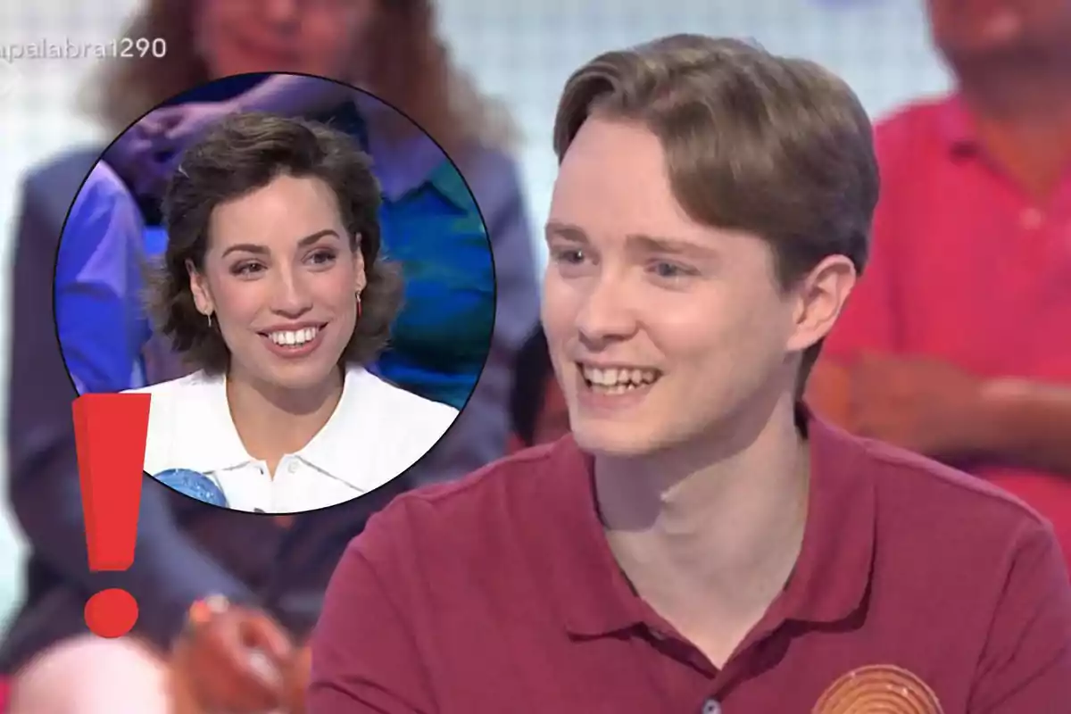 Manu sonriente con camisa burdeos en un programa de televisión y un círculo que muestra a Rosa también sonriendo junto a un signo de exclamación rojo