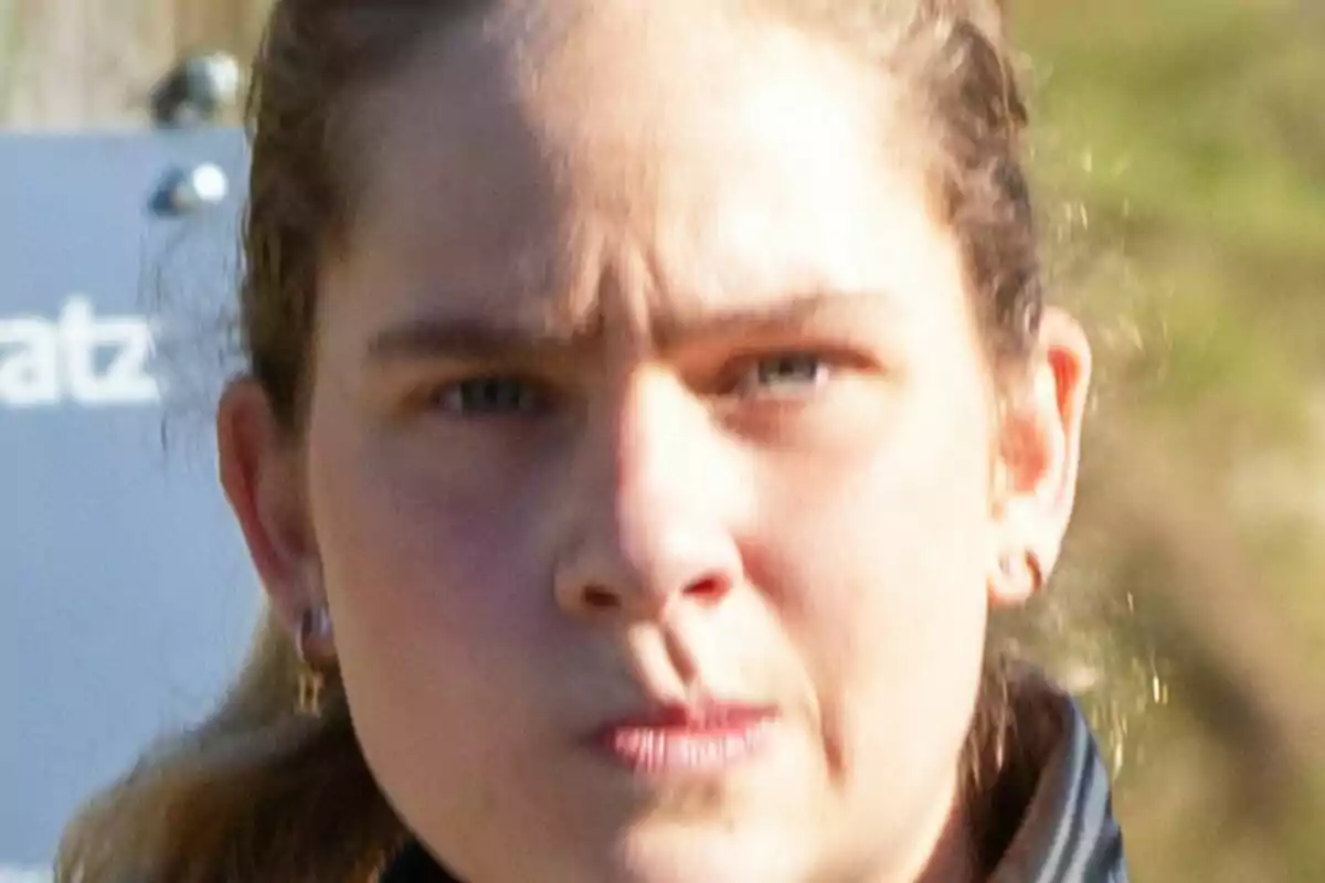 Forestry of Irene Urdanagarin with a serious expression that looks directly in an outdoor environment. Forestry of Irene Urdanagarin with a serious expression that looks directly in an outdoor environment.