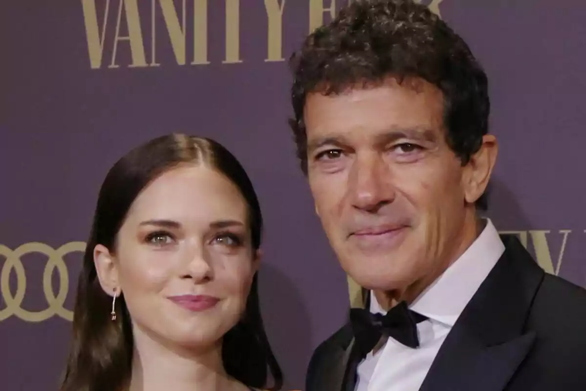 Antonio Banderas receives the 'Person of the Year' award in front of his daughter, Stella del Carmen Banderas. Antonio Banderas receives the 'Person of the Year' award in front of his daughter, Stella del Carmen Banderas.