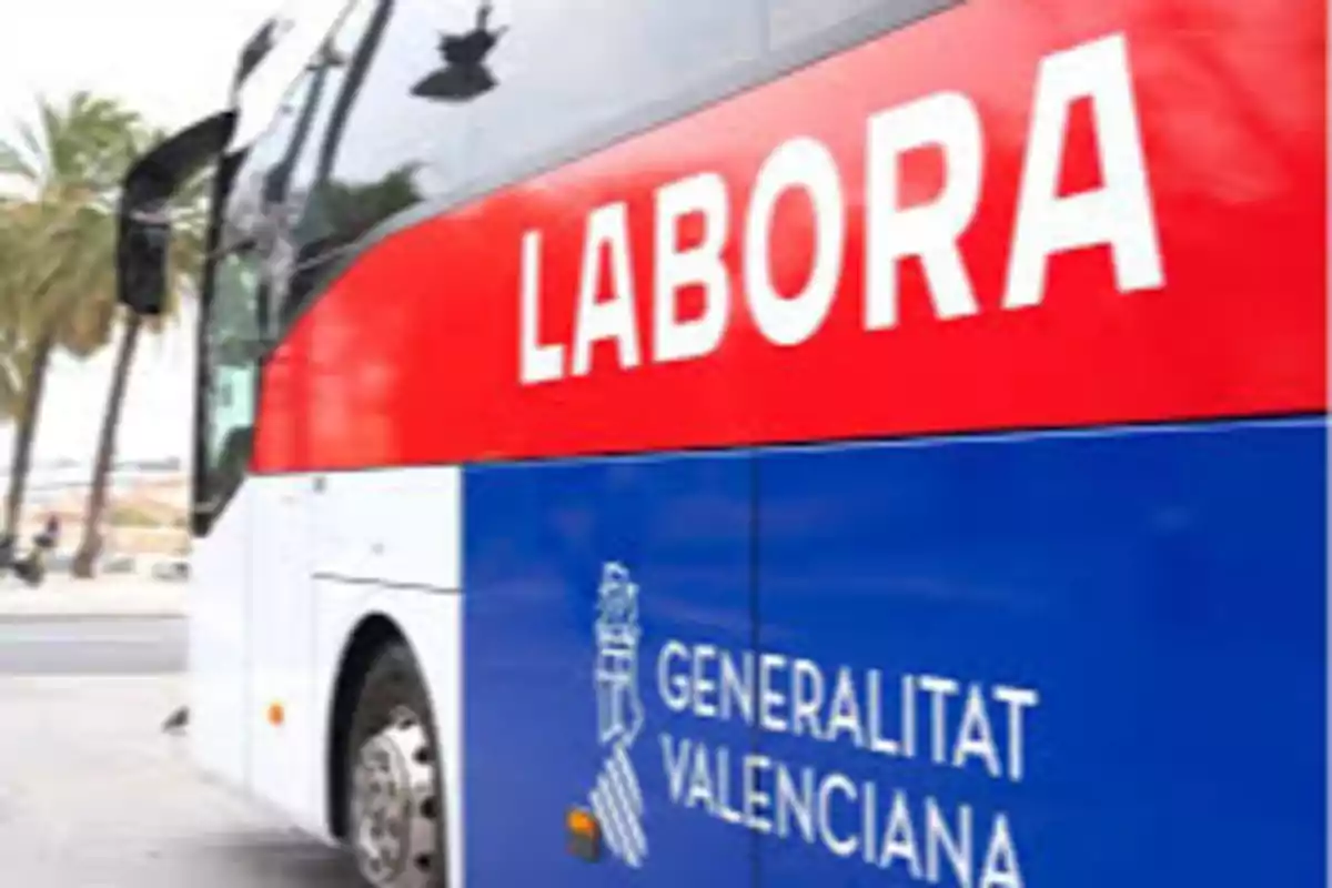 Autobús de asistencia móvil de LABORA de la Generalitat Valenciana