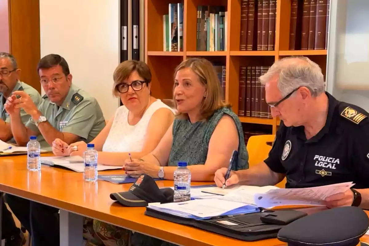 La alcaldesa de Benicàssim, Susana Marqués, reunida