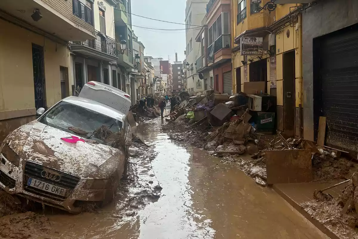 Estado de una calle de Paiporta