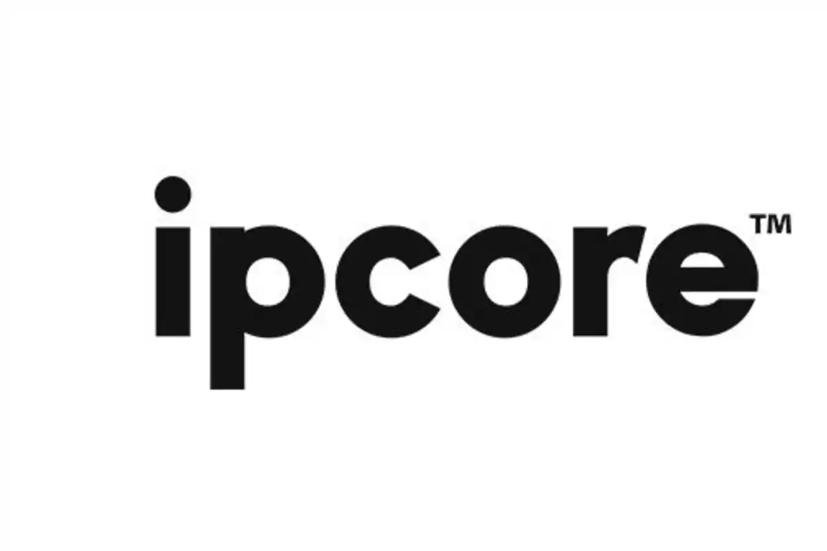 Logotipo de la marca ipcore en letras negras sobre fondo blanco.