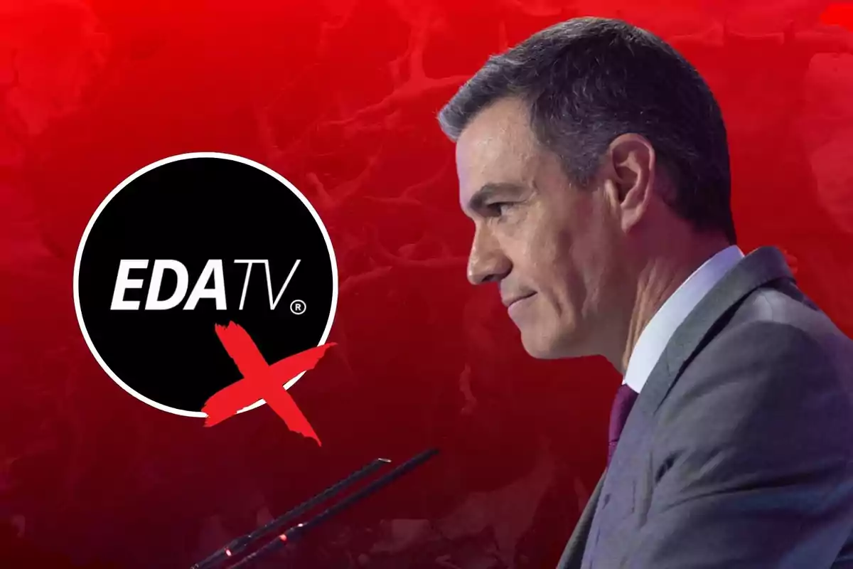 Hombre de perfil con traje gris y corbata roja frente a un fondo rojo con el logo de EDA TV.