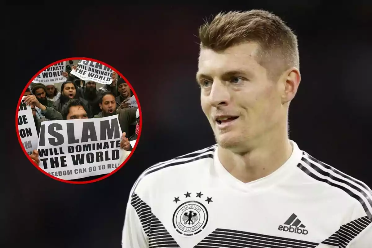 Un jugador de fútbol con la camiseta de la selección alemana y una imagen insertada de personas sosteniendo carteles que dicen "ISLAM WILL DOMINATE THE WORLD".