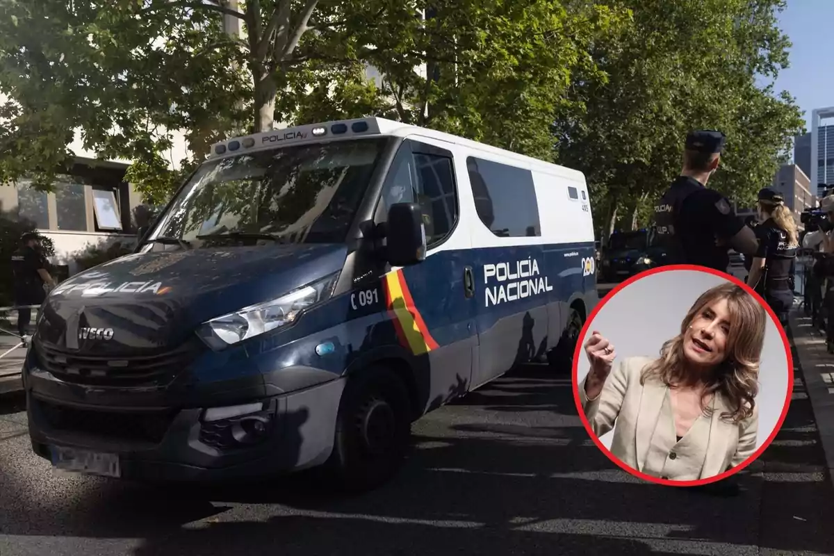 Furgón de la Policía Nacional en la calle con un círculo rojo que contiene la imagen de una mujer hablando.