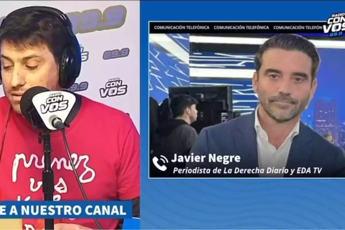 Un locutor de radio con camiseta roja y auriculares está hablando en un micrófono, mientras en una pantalla dividida aparece un hombre con traje y barba identificado como Javier Negre, periodista de La Derecha Diario y EDA TV.