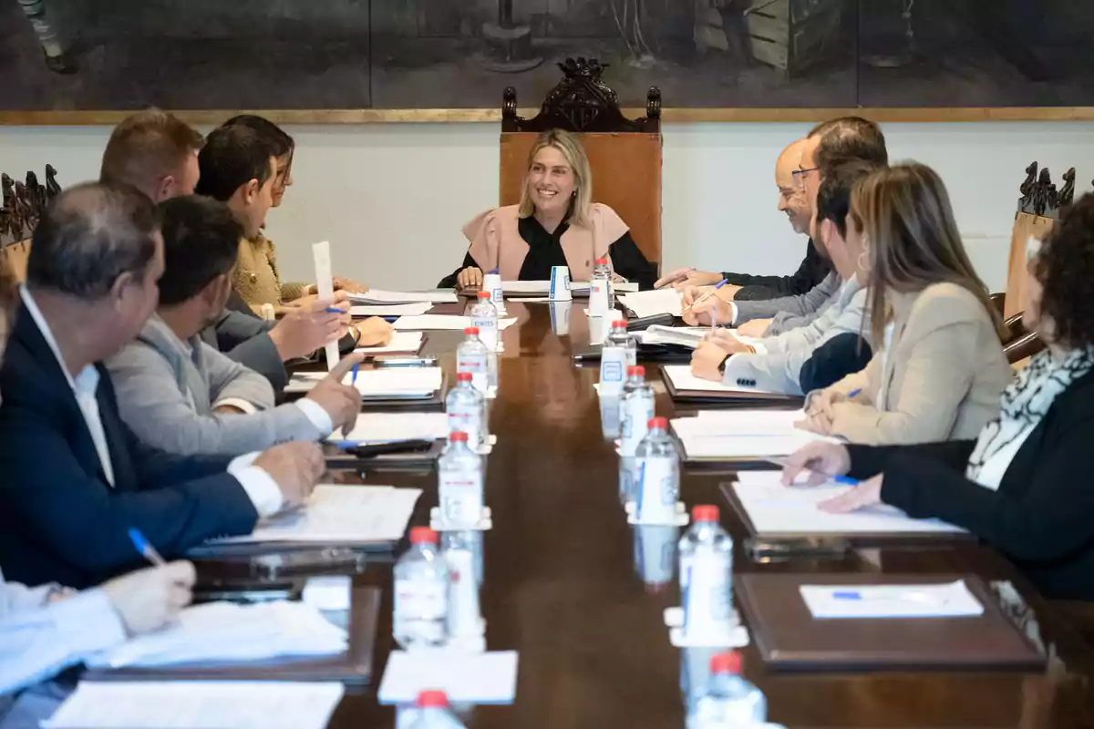 Marta Barrachina, presidenta de la Diputacion de Castellon, durante una reunión