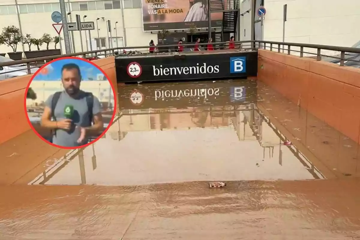 Un reportero aparece en un recuadro circular sobre una imagen de una entrada de estacionamiento inundada con un cartel que dice "bienvenidos" y un límite de altura de 2,3 metros.