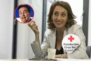 Una mujer sonriente con chaqueta clara está sentada en una mesa, sosteniendo un vaso de papel, con un logotipo de la Fundación Cruz Roja Española en la imagen y un recuadro con un hombre en la esquina superior izquierda.