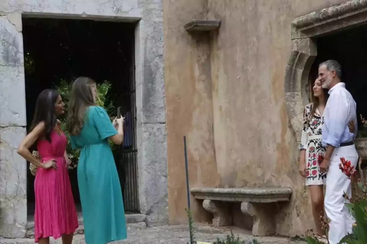 Princess Leonor and Queen Letizia taking a photo of Infanta Sofia and King Felipe Princess Leonor and Queen Letizia taking a photo of Infanta Sofia and King Felipe