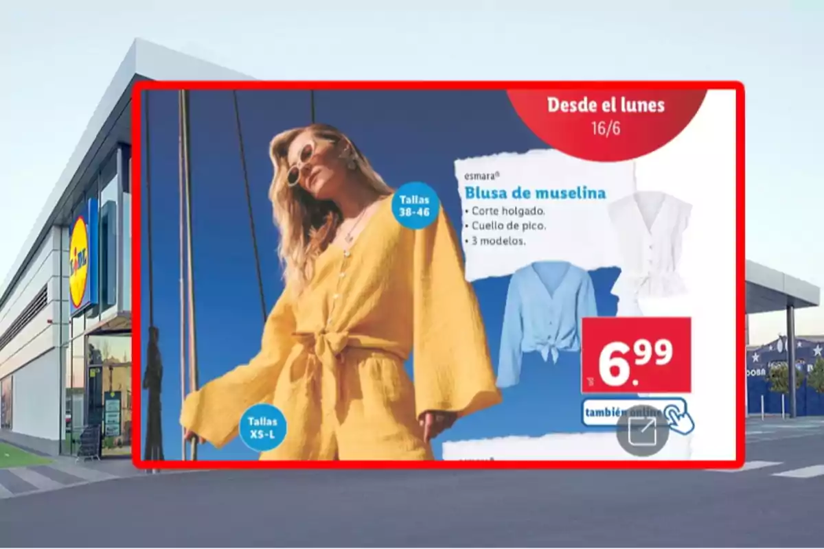 Publicidad de una blusa de muselina en diferentes colores y tallas con precio de 6,99 euros en la fachada de una tienda Lidl Publicidad de una blusa de muselina en diferentes colores y tallas con precio de 6,99 euros en la fachada de una tienda Lidl