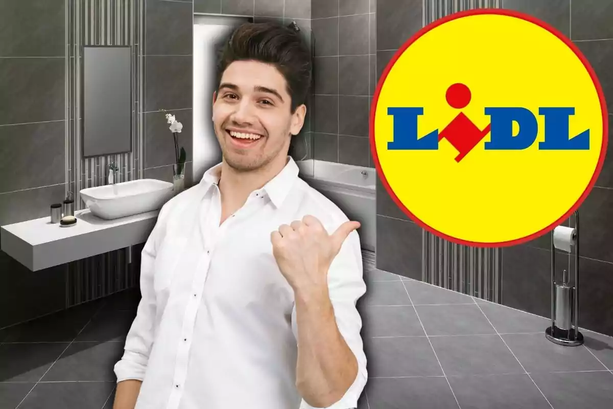 Un hombre sonriente en un baño moderno con el logotipo de Lidl al lado.