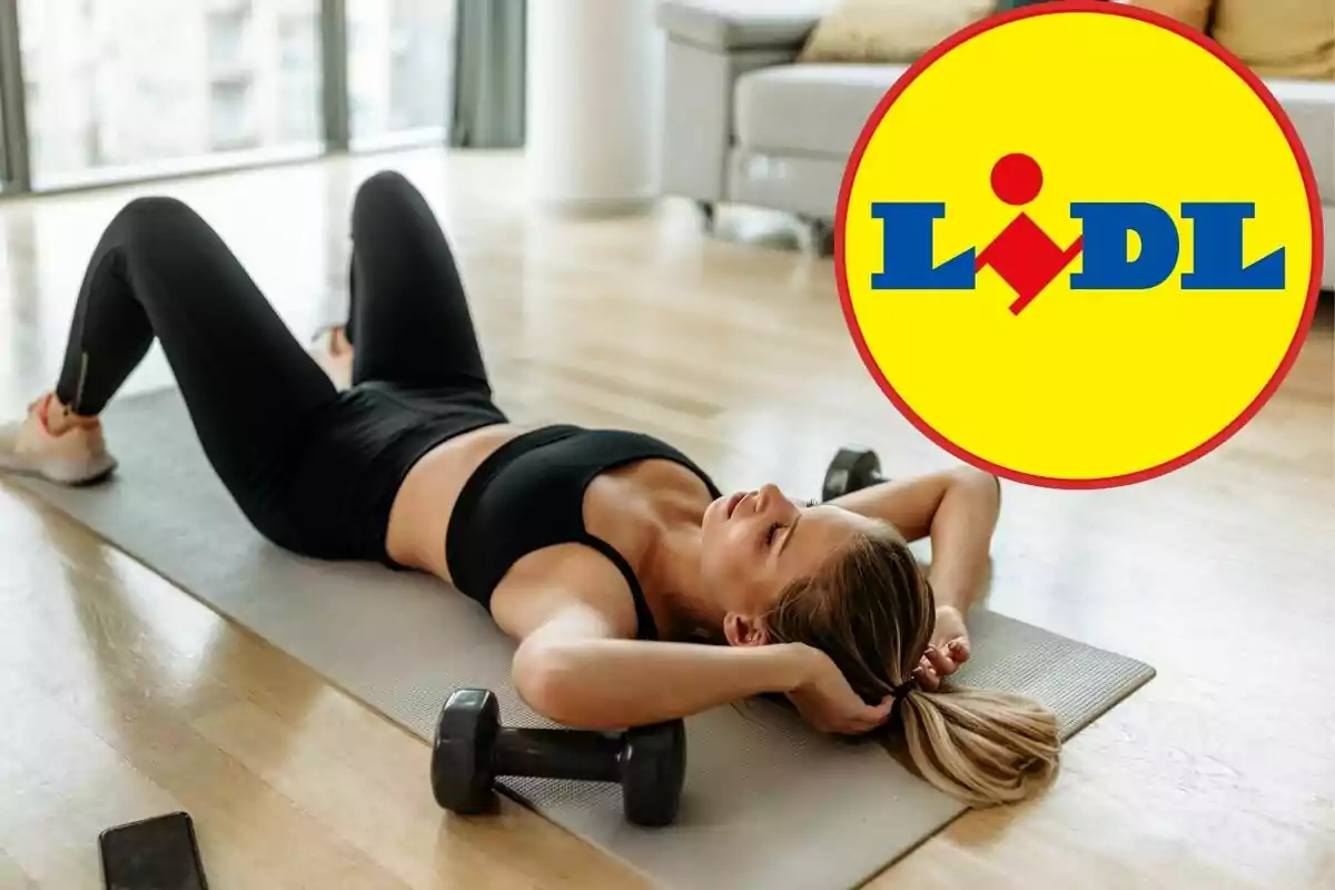 Mujer descansando en una esterilla de yoga con pesas y un logotipo de Lidl en la esquina superior derecha.