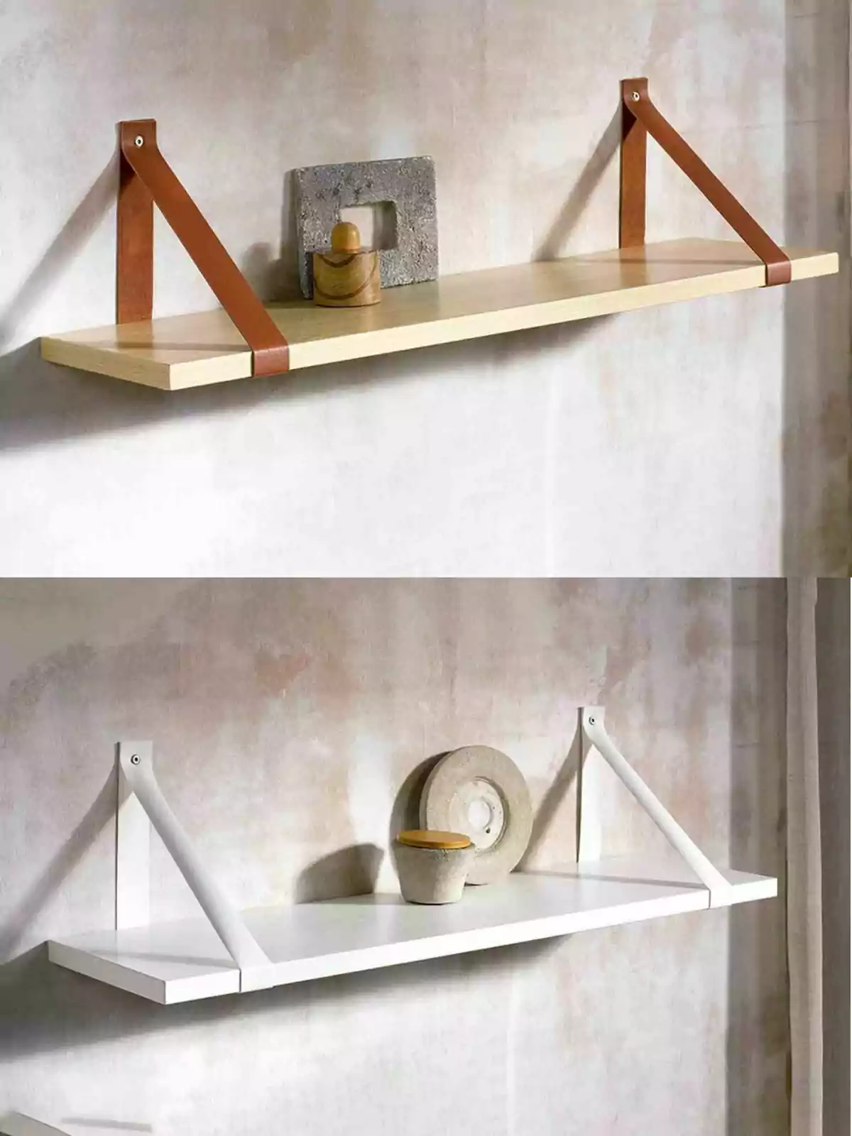 Dos estantes flotantes montados en la pared, uno con soportes de cuero marrón y otro con soportes blancos, cada uno decorado con objetos minimalistas. Dos estantes flotantes montados en la pared, uno con soportes de cuero marrón y otro con soportes blancos, cada uno decorado con objetos minimalistas.