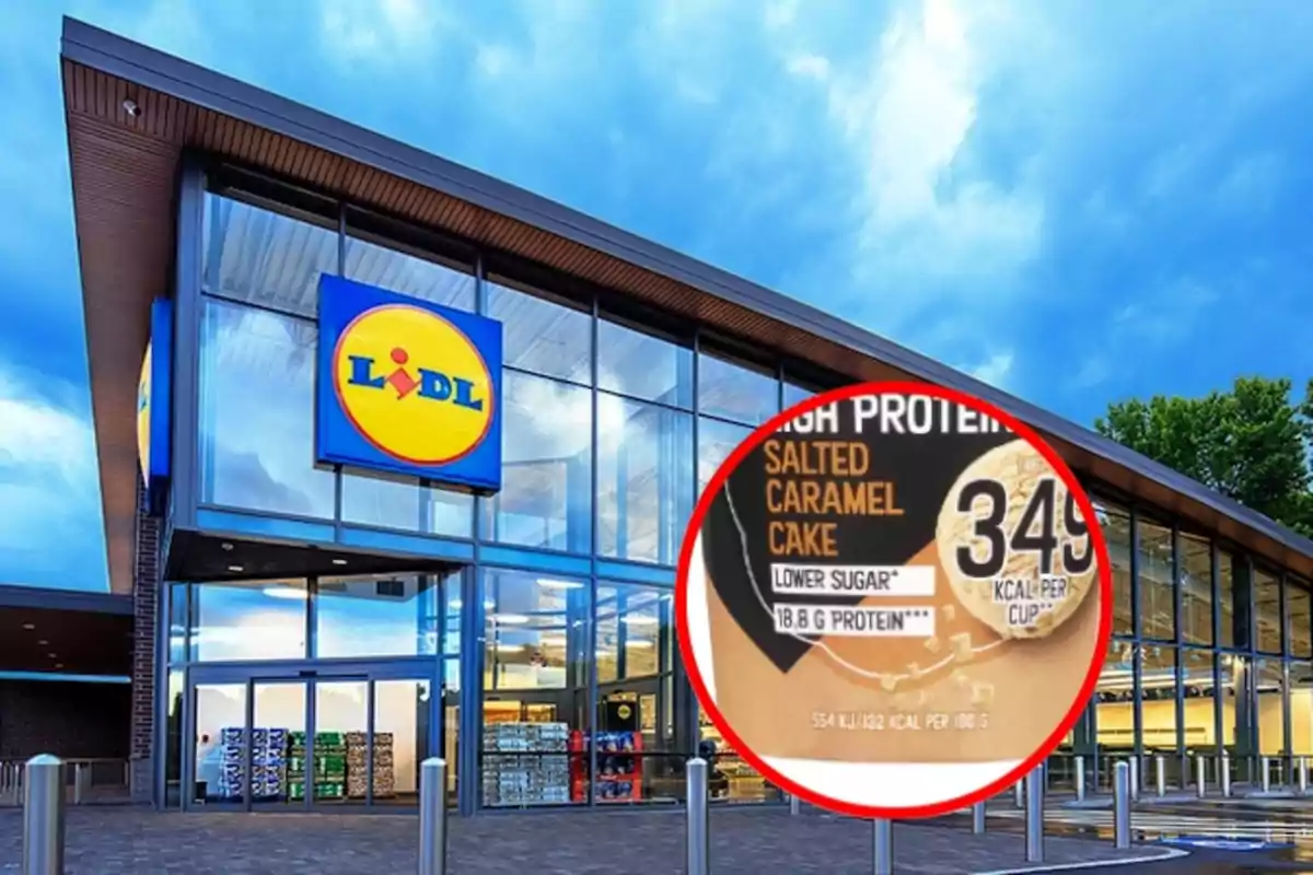 Fachada de una tienda Lidl con un cartel de pastel de caramelo salado alto en proteínas.