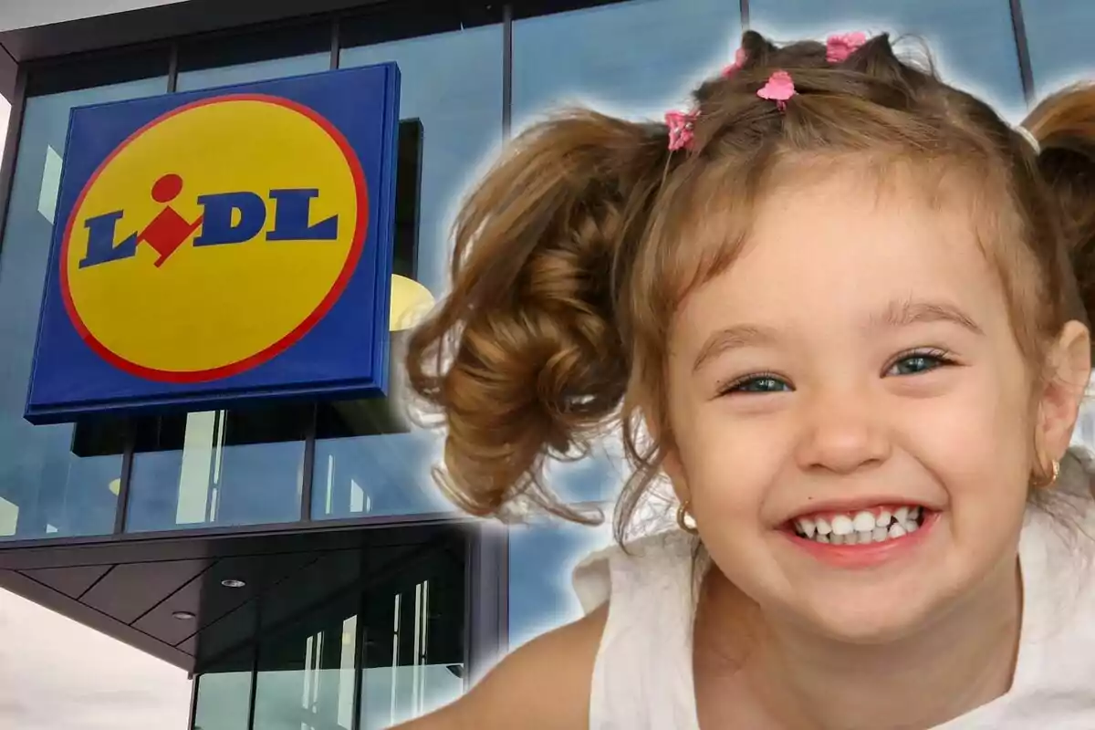 Niña sonriente con coletas y lazos rosas frente a una tienda Lidl